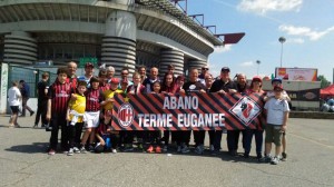Trasferta del Milan Club Abano Terme con gruppo di ragazzi dell' class=