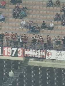 Lo striscione del Milan Club Bordighera intitolato a Raso Silvana madre del Presidente Fabio Quaranta