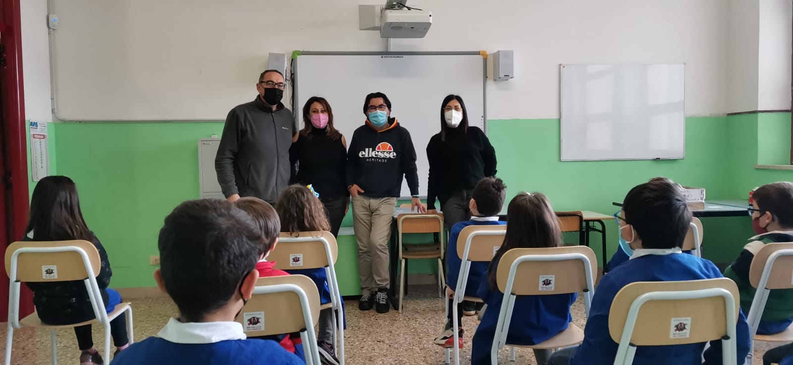 Il Milan Club Val Vibrata e la donazione alla scuola