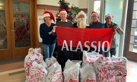 Babbo Natale del Milan Club Alassio consegna 13 sacchi di doni per i piccoli pazienti